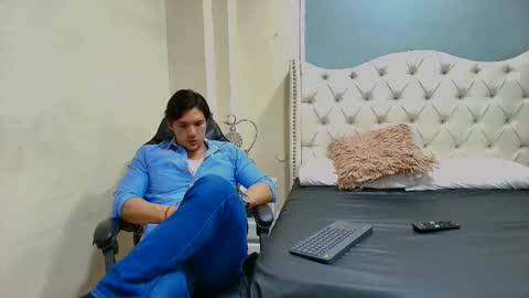 Snapshot of wiston_cox chatting on February 12, 2026, 12:44 pm Wiston online show from February 12, 2026, 12:44 pm