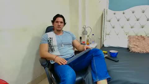 Snapshot of wiston_cox chatting on February 13, 2026, 1:51 pm Wiston online show from February 13, 2026, 1:51 pm