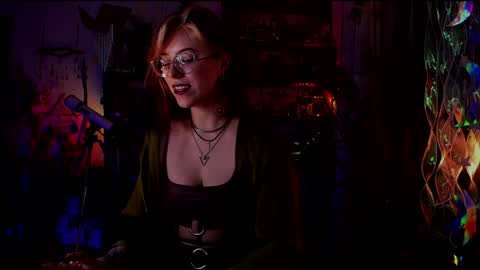 Snapshot of witch_fiona chatting on December 3, 2024, 8:06 pm Goddess of two strapons - Mr. long Don Mr. Pinky online show from December 3, 2024, 8:06 pm