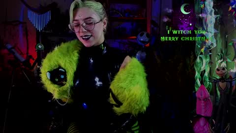 Snapshot of witch_fiona chatting on December 20, 2024, 8:23 pm Goddess of two strapons - Mr. long Don Mr. Pinky online show from December 20, 2024, 8:23 pm