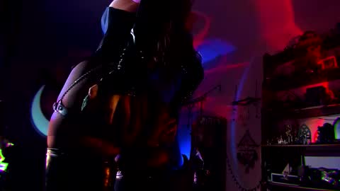 Snapshot of witch_fiona chatting on September 18, 2025, 8:22 pm Goddess of two strapons - Mr. long Don Mr. Pinky online show from September 18, 2025, 8:22 pm