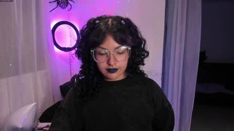 Snapshot of witchofhearts chatting on December 30, 2024, 12:32 am Luna Violeta A r t i s t online show from December 30, 2024, 12:32 am