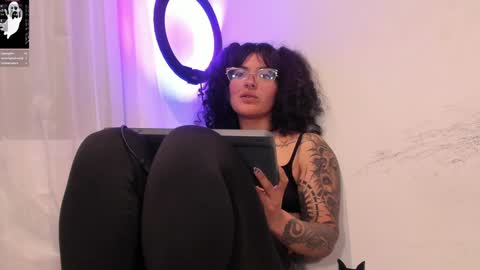 Snapshot of witchofhearts chatting on January 8, 2025, 1:53 am Luna Violeta A r t i s t online show from January 8, 2025, 1:53 am