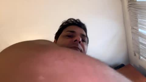 Snapshot of witebull83 chatting on December 4, 2024, 10:57 am Witebull online show from December 4, 2024, 10:57 am