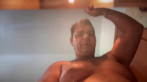 Snapshot of witebull83 chatting on April 5, 2026, 2:14 pm Witebull online show from April 5, 2026, 2:14 pm