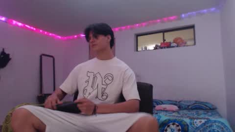 Snapshot of with_ken chatting on February 4, 2026, 10:15 pm Ken online show from February 4, 2026, 10:15 pm