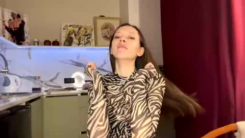 Isobelle online show from January 25, 2025, 12:37 pm