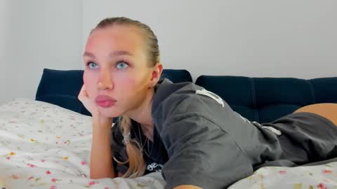 Snapshot of wladilia chatting on November 25, 2025, 9:26 pm wladilia online show from November 25, 2025, 9:26 pm