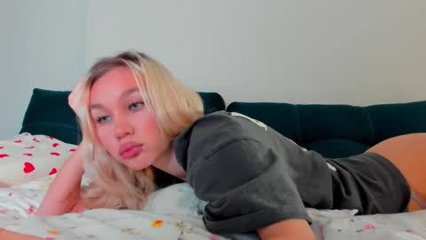 Snapshot of wladilia chatting on November 26, 2025, 8:21 pm wladilia online show from November 26, 2025, 8:21 pm