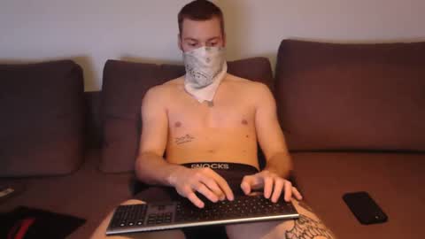wolf021221 online show from April 10, 2026, 9:14 am