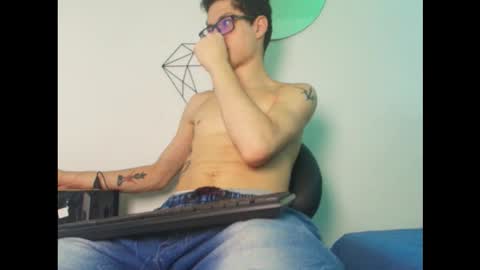  W O L F  online show from October 27, 2025, 11:47 am