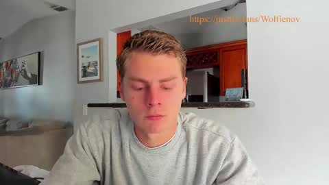 Snapshot of wolfiell chatting on January 8, 2025, 4:44 pm Wolfienov online show from January 8, 2025, 4:44 pm