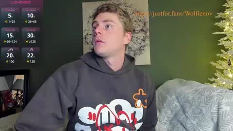 Snapshot of wolfiell chatting on January 10, 2025, 2:46 am Wolfienov online show from January 10, 2025, 2:46 am
