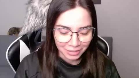 Snapshot of wolfs_daughter chatting on February 5, 2026, 2:16 am Alex online show from February 5, 2026, 2:16 am