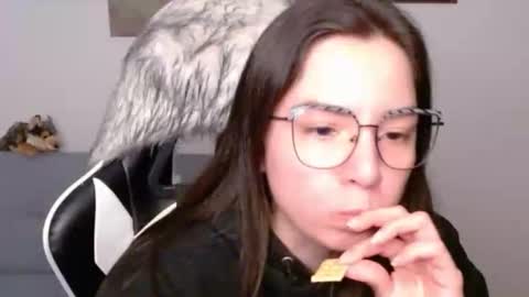 Snapshot of wolfs_daughter chatting on February 19, 2026, 2:18 am Alex online show from February 19, 2026, 2:18 am