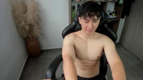 Snapshot of wolker_allan chatting on December 22, 2025, 2:58 pm wolker_allan online show from December 22, 2025, 2:58 pm