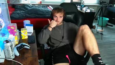 wollenjunge2006 online show from October 4, 2025, 9:51 am