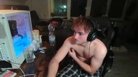 wollenjunge2006 online show from November 10, 2025, 9:58 pm