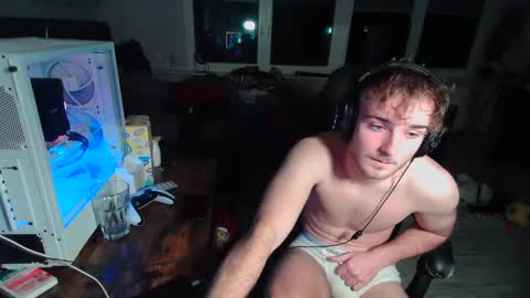 wollenjunge2006 online show from November 11, 2025, 8:42 pm