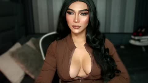 Julia online show from November 29, 2025, 1:19 am