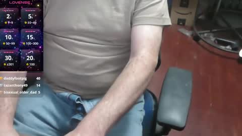 Snapshot of woodworker6473 chatting on October 26, 2025, 1:00 am woodworker6473 online show from October 26, 2025, 1:00 am