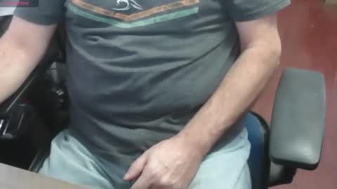 Snapshot of woodworker6473 chatting on November 3, 2025, 12:50 pm woodworker6473 online show from November 3, 2025, 12:50 pm