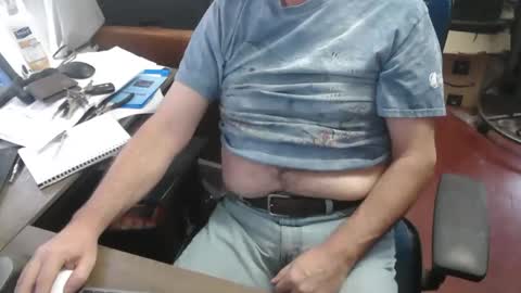 Snapshot of woodworker6473 chatting on November 12, 2025, 2:28 pm woodworker6473 online show from November 12, 2025, 2:28 pm