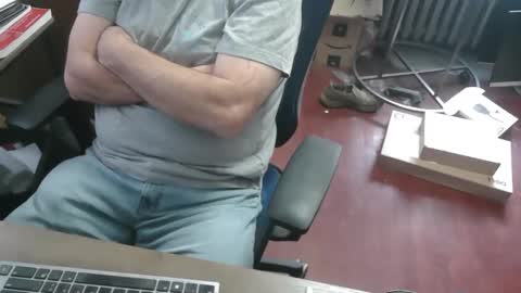 Snapshot of woodworker6473 chatting on November 26, 2025, 2:07 pm woodworker6473 online show from November 26, 2025, 2:07 pm