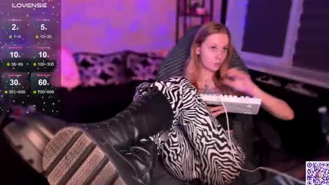 Snapshot of worldofllove chatting on November 14, 2025, 11:46 pm Arnika and Simon online show from November 14, 2025, 11:46 pm