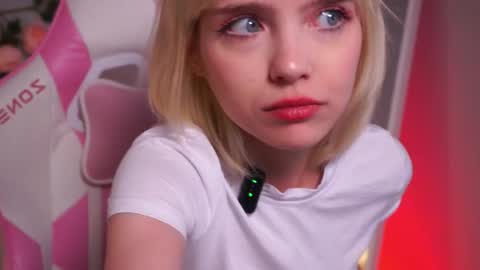 Snapshot of wow_angel chatting on May 16, 2026, 5:37 am wow_angel online show from May 16, 2026, 5:37 am