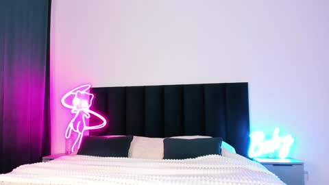 Snapshot of wowlovie666 chatting on December 5, 2024, 8:11 pm Emi online show from December 5, 2024, 8:11 pm