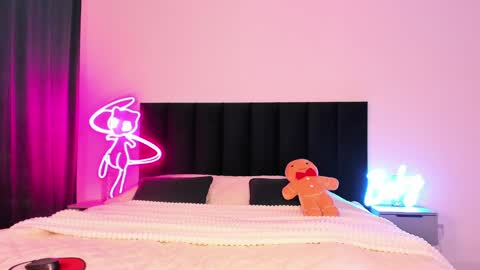 Snapshot of wowlovie666 chatting on December 17, 2024, 2:01 am Emi online show from December 17, 2024, 2:01 am