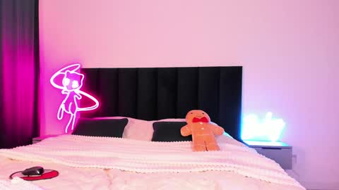 Snapshot of wowlovie666 chatting on December 23, 2024, 5:06 am Emi online show from December 23, 2024, 5:06 am