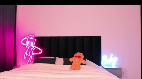 Snapshot of wowlovie666 chatting on January 25, 2025, 4:02 am Emi online show from January 25, 2025, 4:02 am