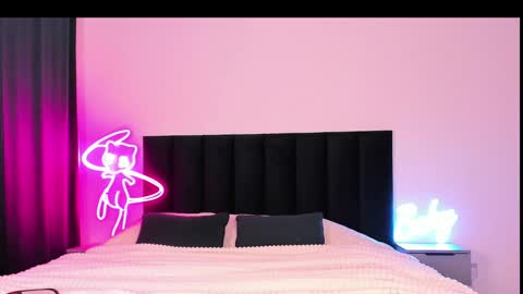 Snapshot of wowlovie666 chatting on February 21, 2025, 5:02 am Emi online show from February 21, 2025, 5:02 am