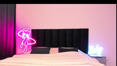 Snapshot of wowlovie666 chatting on March 3, 2025, 4:58 am Emi online show from March 3, 2025, 4:58 am