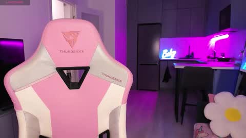 Snapshot of wowlovie666 chatting on October 16, 2025, 4:08 pm Emi online show from October 16, 2025, 4:08 pm