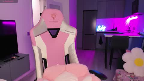 Snapshot of wowlovie666 chatting on October 28, 2025, 3:58 pm Emi online show from October 28, 2025, 3:58 pm