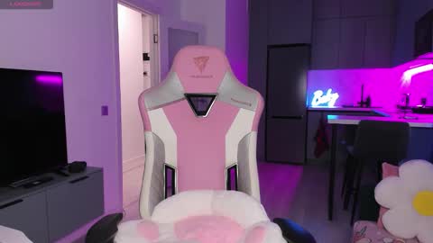 Snapshot of wowlovie666 chatting on December 19, 2025, 4:03 pm Emi online show from December 19, 2025, 4:03 pm