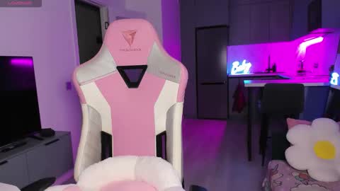 Snapshot of wowlovie666 chatting on December 22, 2025, 4:04 pm Emi online show from December 22, 2025, 4:04 pm