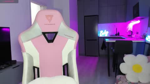 Snapshot of wowlovie666 chatting on January 6, 2026, 5:05 pm Emi online show from January 6, 2026, 5:05 pm