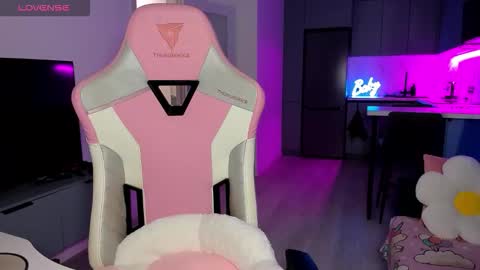 Snapshot of wowlovie666 chatting on January 12, 2026, 6:02 pm Emi online show from January 12, 2026, 6:02 pm