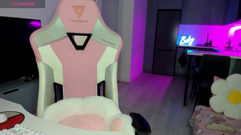 Snapshot of wowlovie666 chatting on January 14, 2026, 5:07 pm Emi online show from January 14, 2026, 5:07 pm