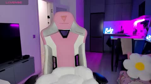 Snapshot of wowlovie666 chatting on February 5, 2026, 3:00 am Emi online show from February 5, 2026, 3:00 am