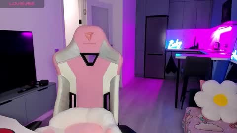 Snapshot of wowlovie666 chatting on February 11, 2026, 4:06 am Emi online show from February 11, 2026, 4:06 am