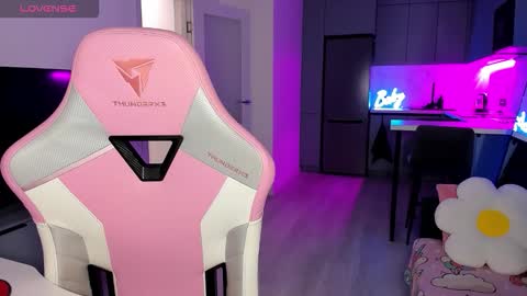 Snapshot of wowlovie666 chatting on February 12, 2026, 4:07 am Emi online show from February 12, 2026, 4:07 am