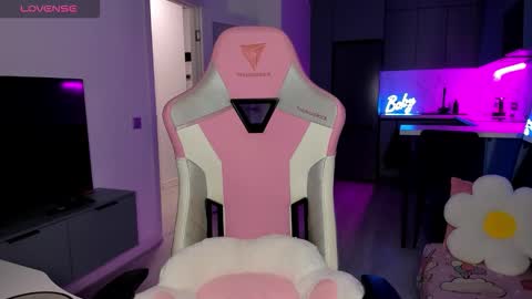 Snapshot of wowlovie666 chatting on February 14, 2026, 4:09 am Emi online show from February 14, 2026, 4:09 am