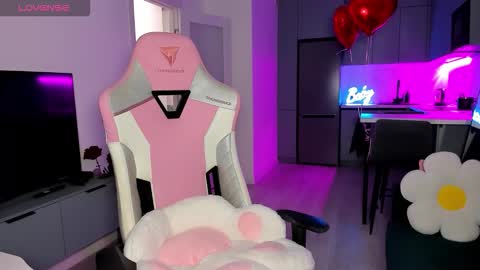 Snapshot of wowlovie666 chatting on February 17, 2026, 4:09 am Emi online show from February 17, 2026, 4:09 am