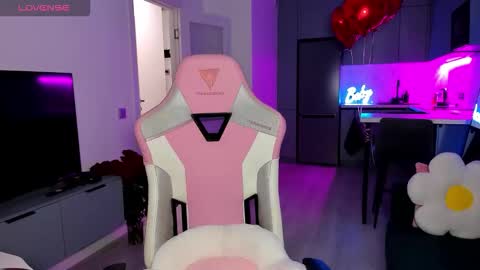 Snapshot of wowlovie666 chatting on February 18, 2026, 4:08 am Emi online show from February 18, 2026, 4:08 am