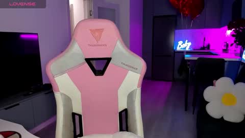 Snapshot of wowlovie666 chatting on February 21, 2026, 4:13 am Emi online show from February 21, 2026, 4:13 am